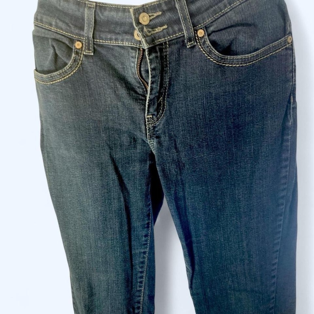 Levi’s Blue wash jeans with detailed pockets 12m w31 l32